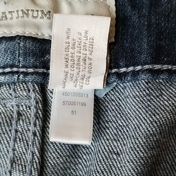 NWT Chico's Winged Pocket Platinum Jeans - Picture 12 of 15